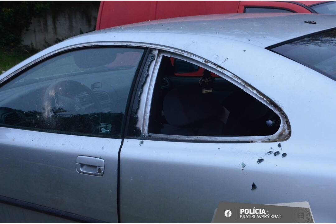 FOTO: Skrutkovačom poškodil 16 vozidiel , foto 6