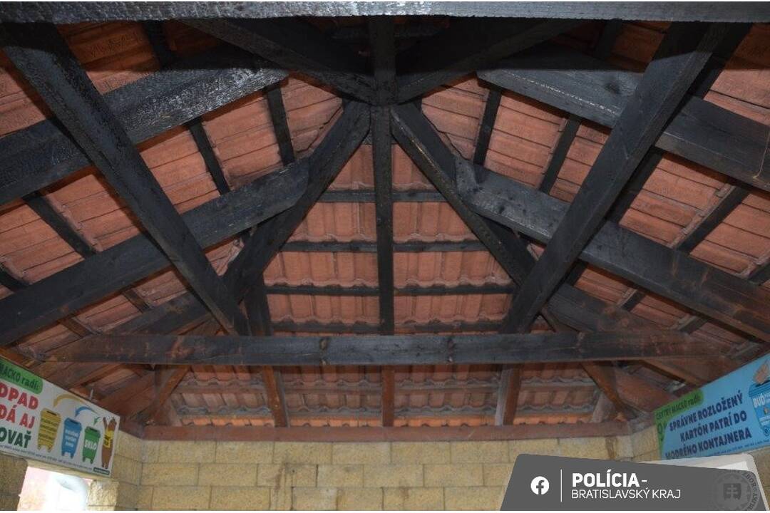 FOTO: V Petržalke cez víkend horeli kontajneri , foto 1