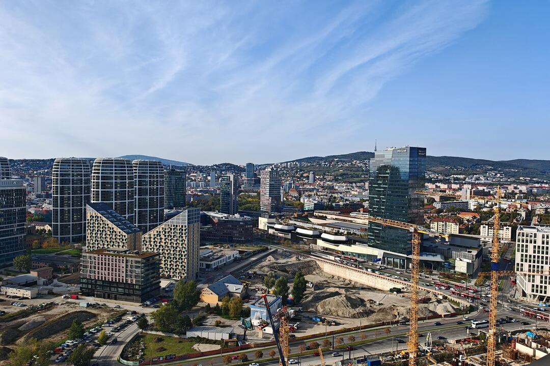 FOTO: Takto vyzerá pohľad na Bratislavu z budovy Klingerka, foto 4