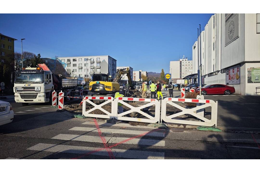 FOTO: Rekonštrukcia chodníka na Peknej ceste v Krasňanoch, foto 2