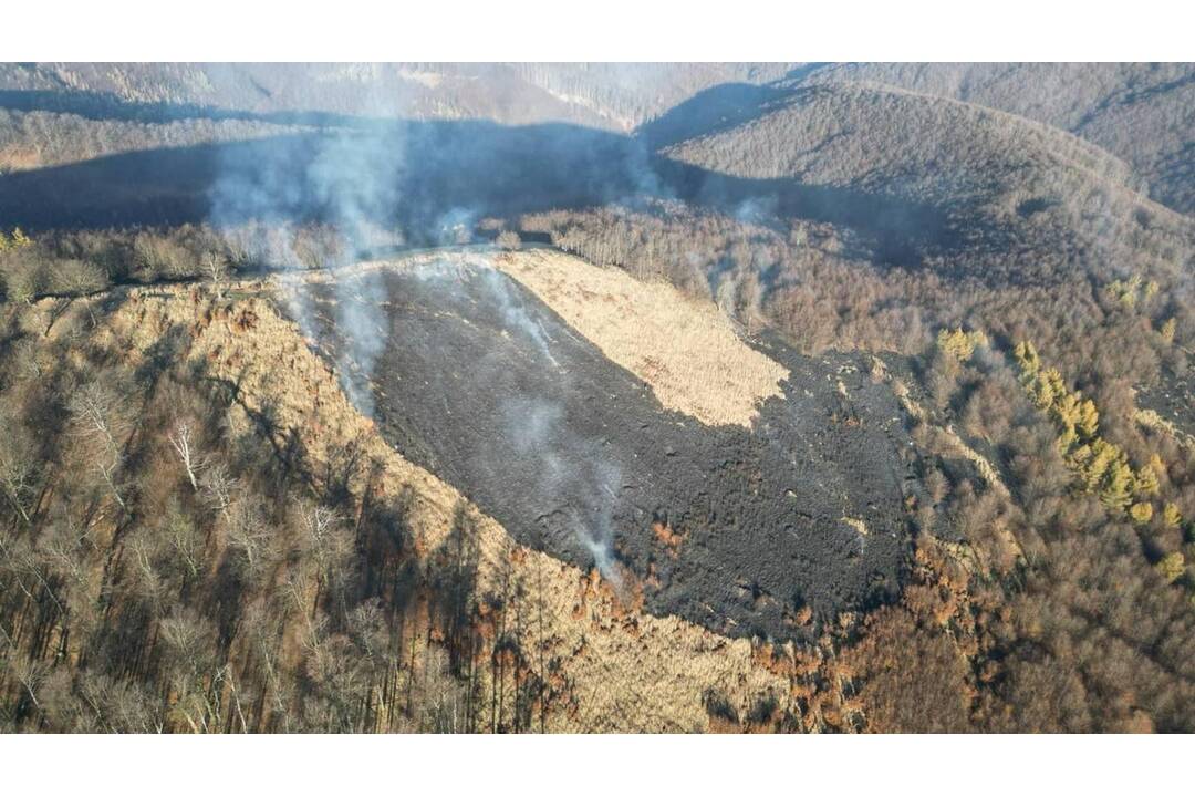 FOTO: V obci Kuchyňa vypukol požiar, foto 6