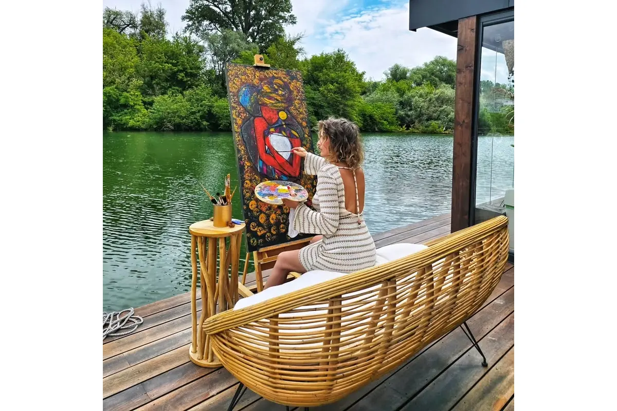 FOTO: Na Jaroveckom ramene horí hausbót, v jednom z nich býva aj známa moderátorka, foto 1