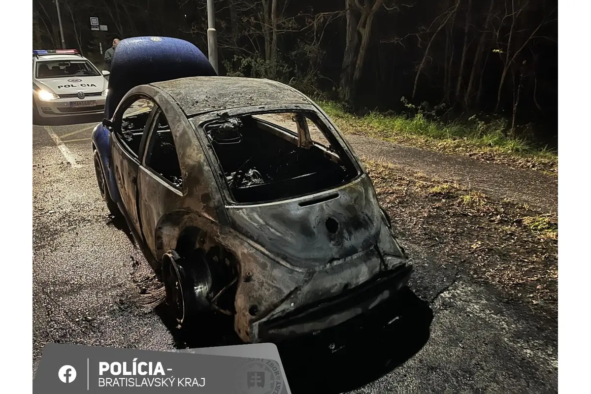 FOTO: Požiar Volkswagenu v Lozorne, foto 2