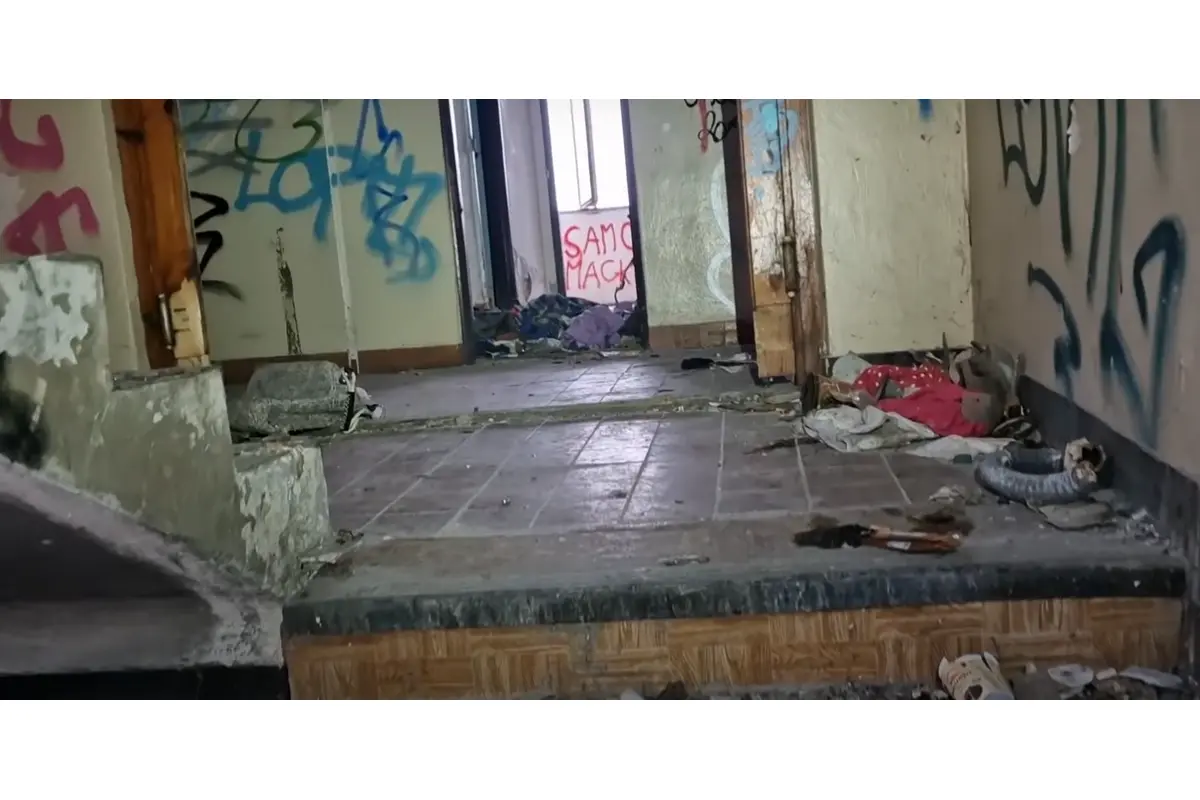 FOTO: Budova bývalej pošty v Dúbravke vyzerá ako z hororu, foto 5