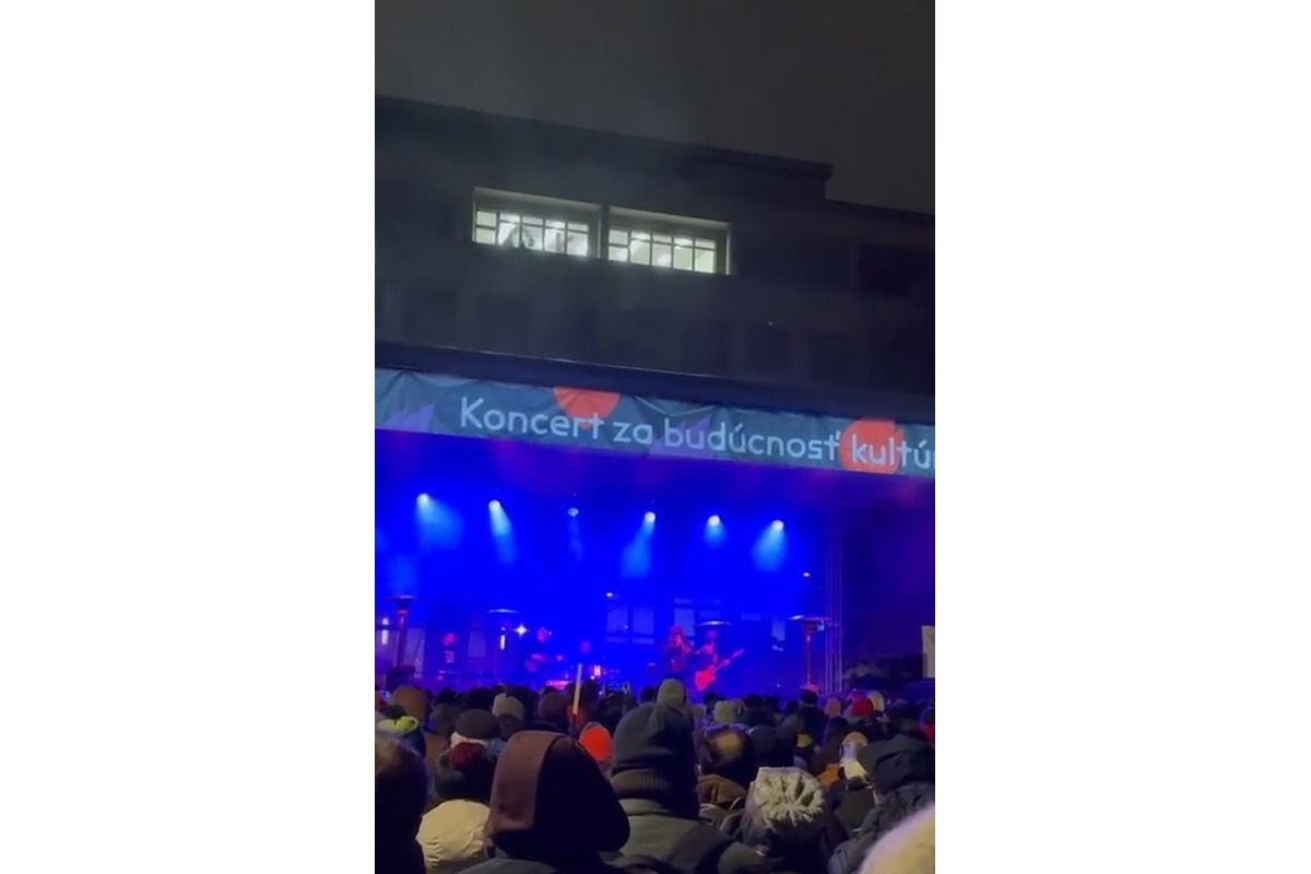 FOTO: Protest umelcov na Námestí SNP v Bratislave, foto 1