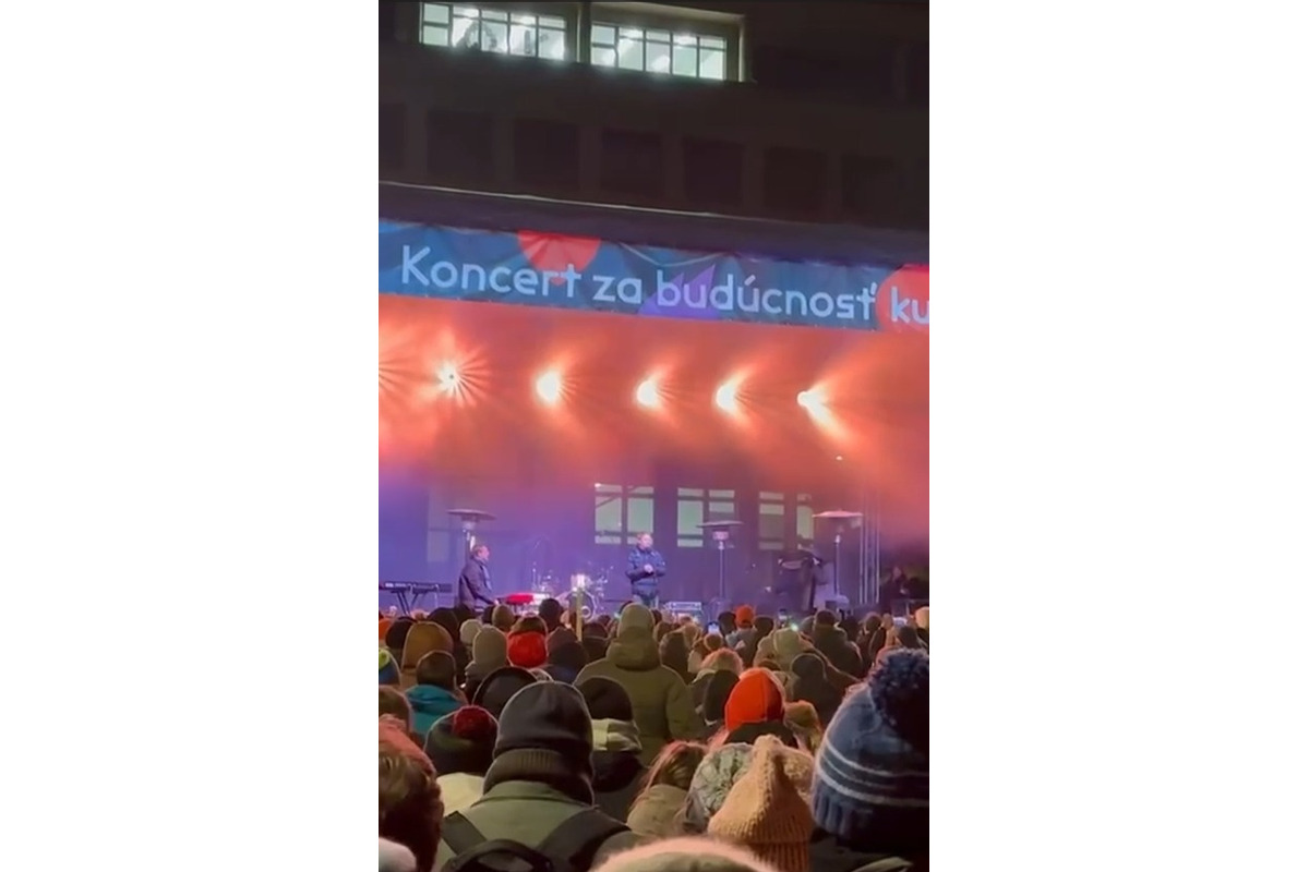 FOTO: Protest umelcov na Námestí SNP v Bratislave, foto 5