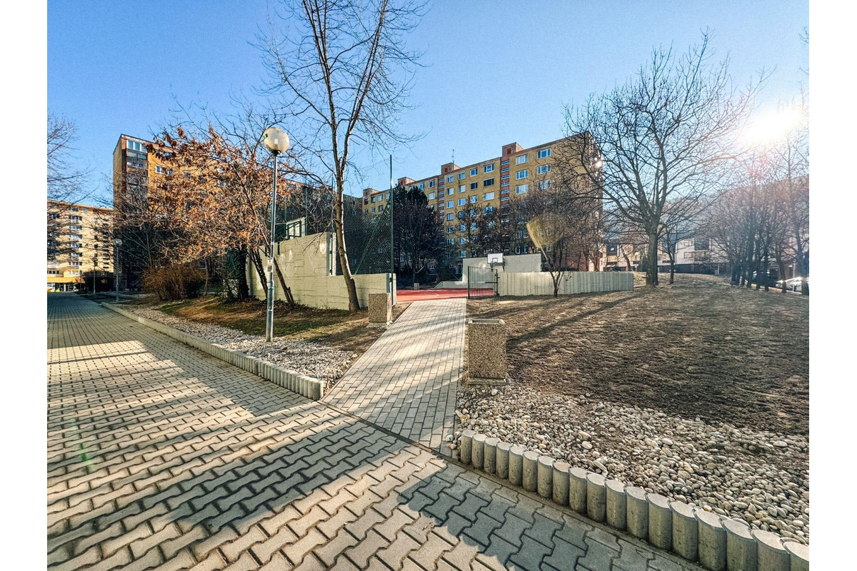 FOTO: Detské ihrisko vo vnútrobloku Štefana Králika v Devínskej Novej Vsi je novootvorené, foto 6