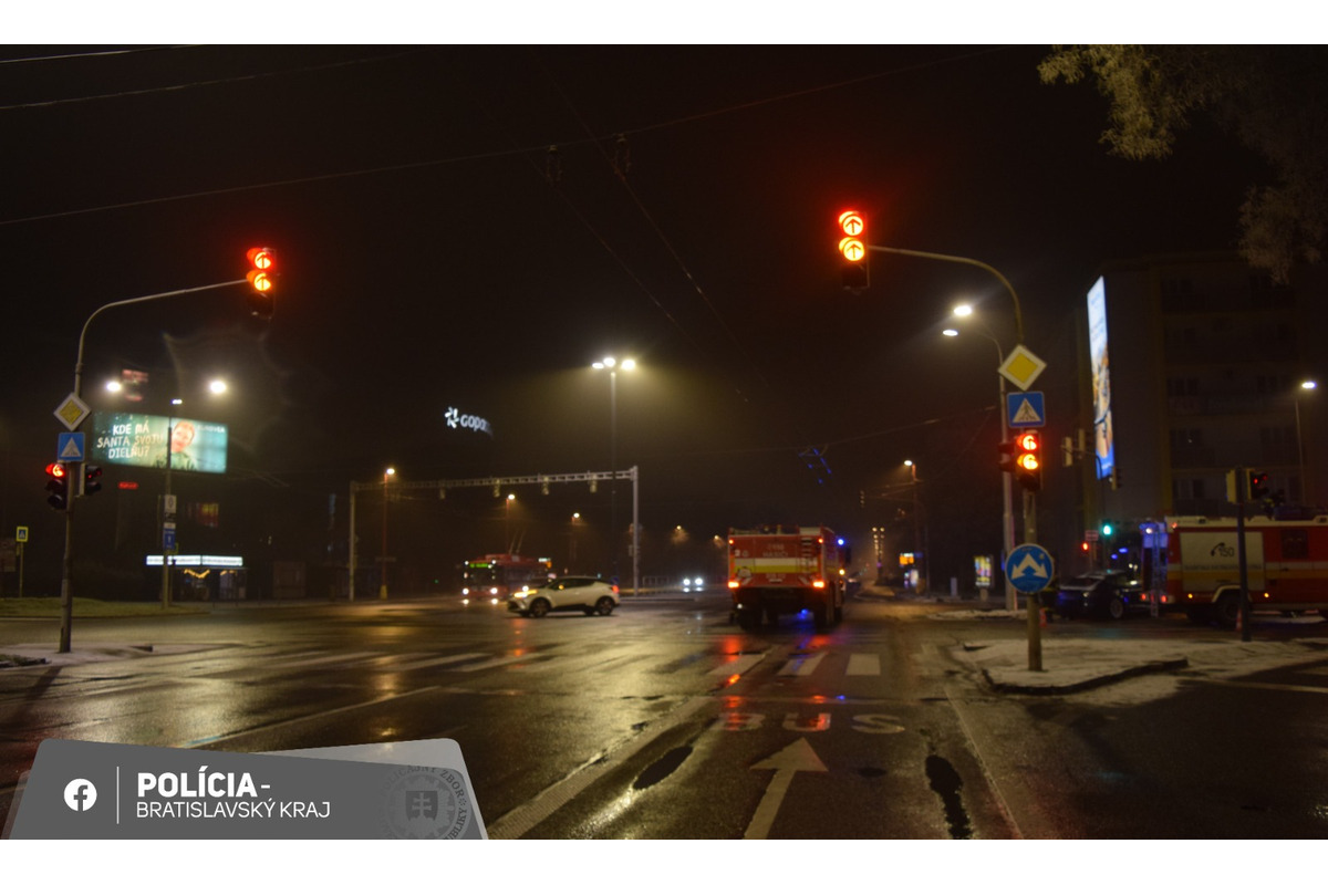 FOTO: Nehoda na križovatke ulíc Bajkalská – Trnavská cesta, foto 3