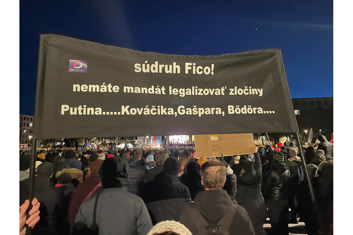 FOTO: Na Námestí slobody prebieha protest Slovensko je Európa, foto 2