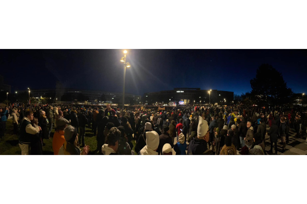 FOTO: Na Námestí slobody prebieha protest Slovensko je Európa, foto 1
