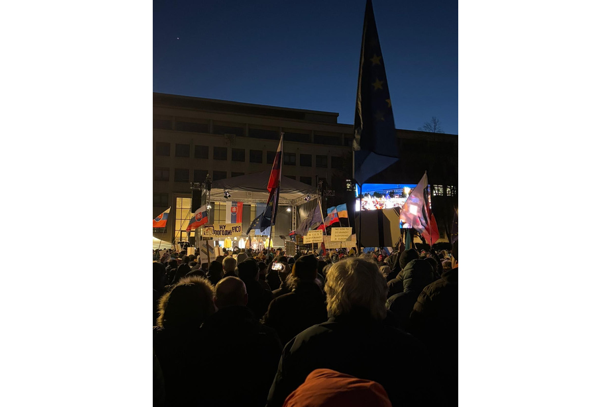 FOTO: Na Námestí slobody prebieha protest Slovensko je Európa, foto 4