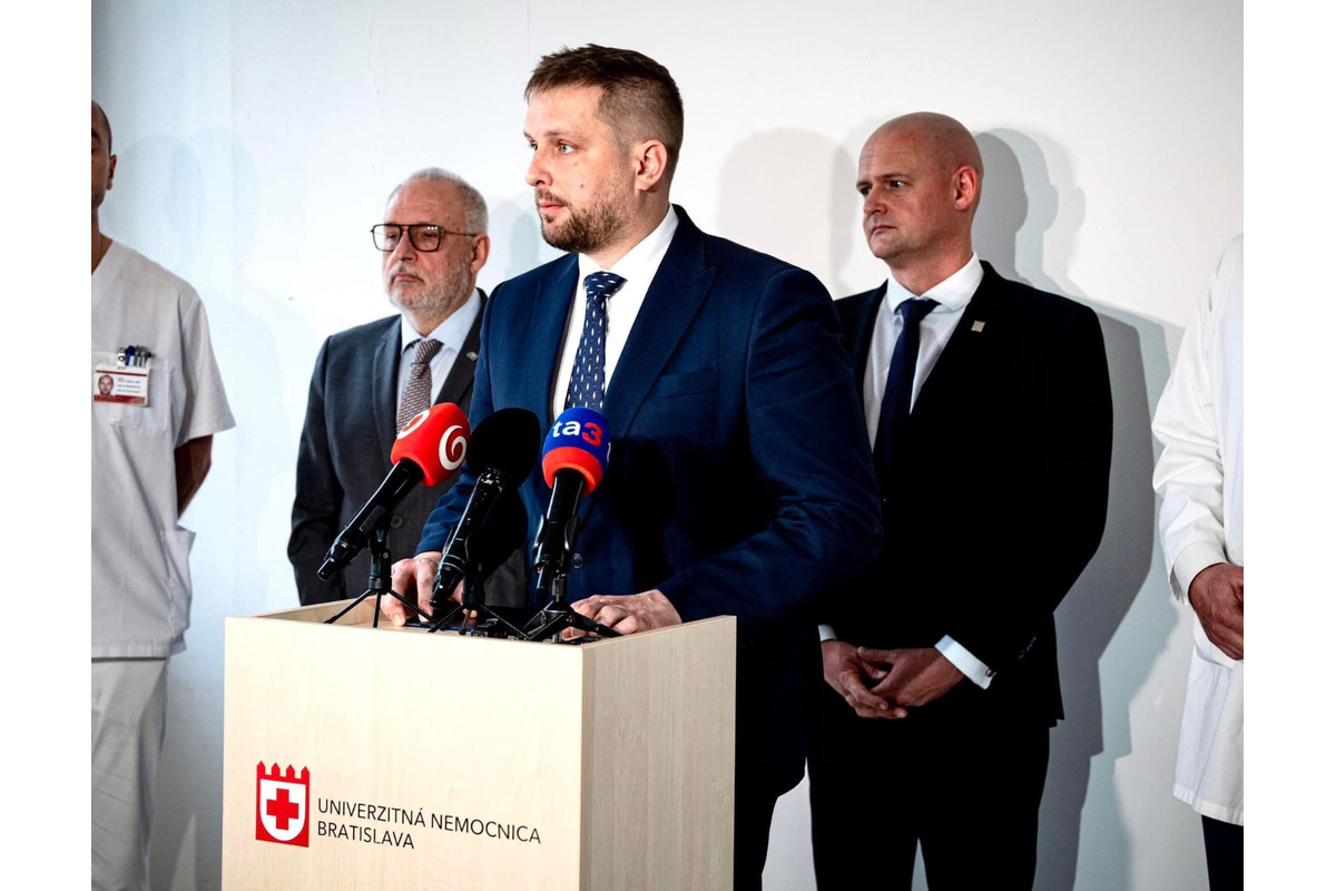 FOTO: Univerzitná nemocnica Bratislava má nové Urologické oddelenie na rozbíjanie močových kameňov, foto 2