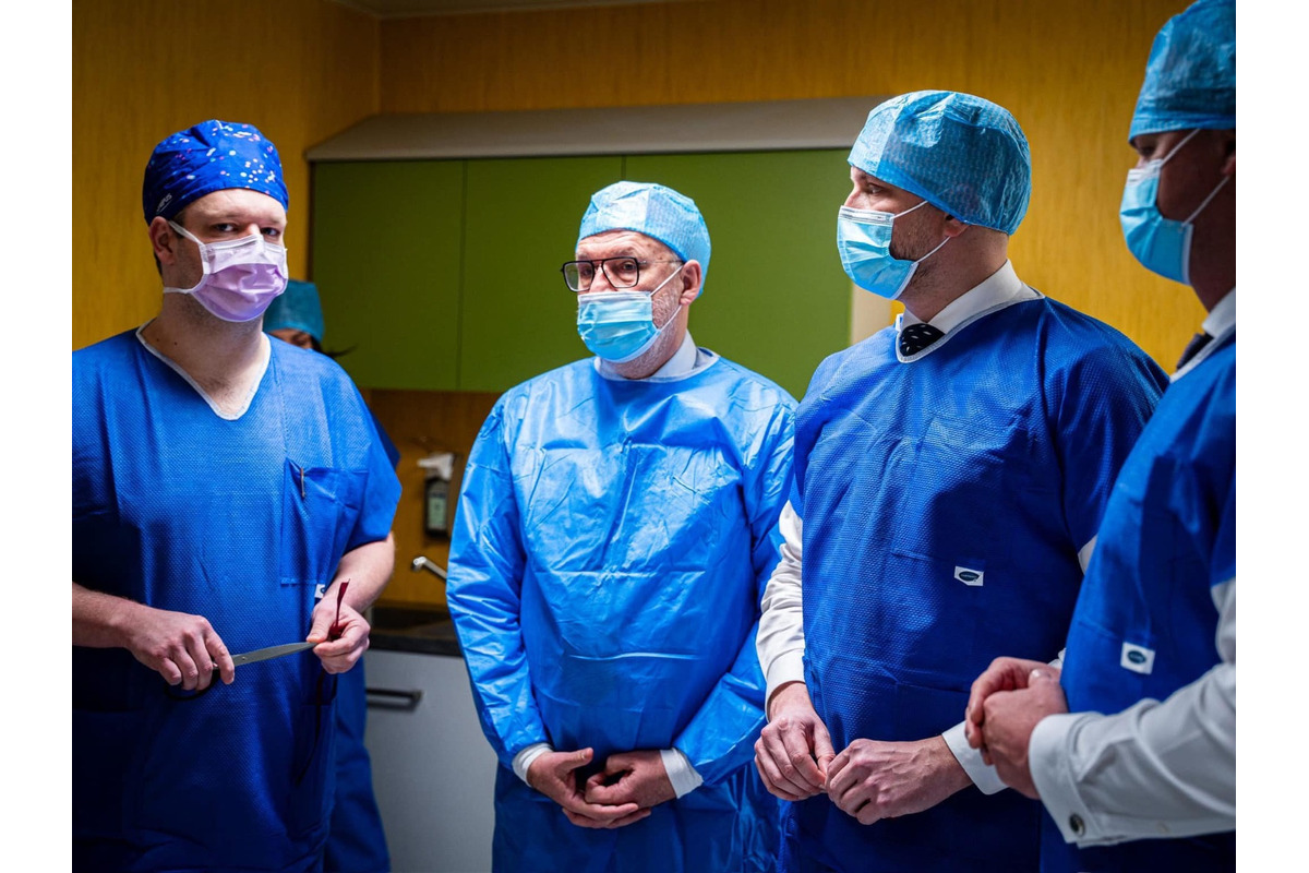 FOTO: Univerzitná nemocnica Bratislava má nové Urologické oddelenie na rozbíjanie močových kameňov, foto 4