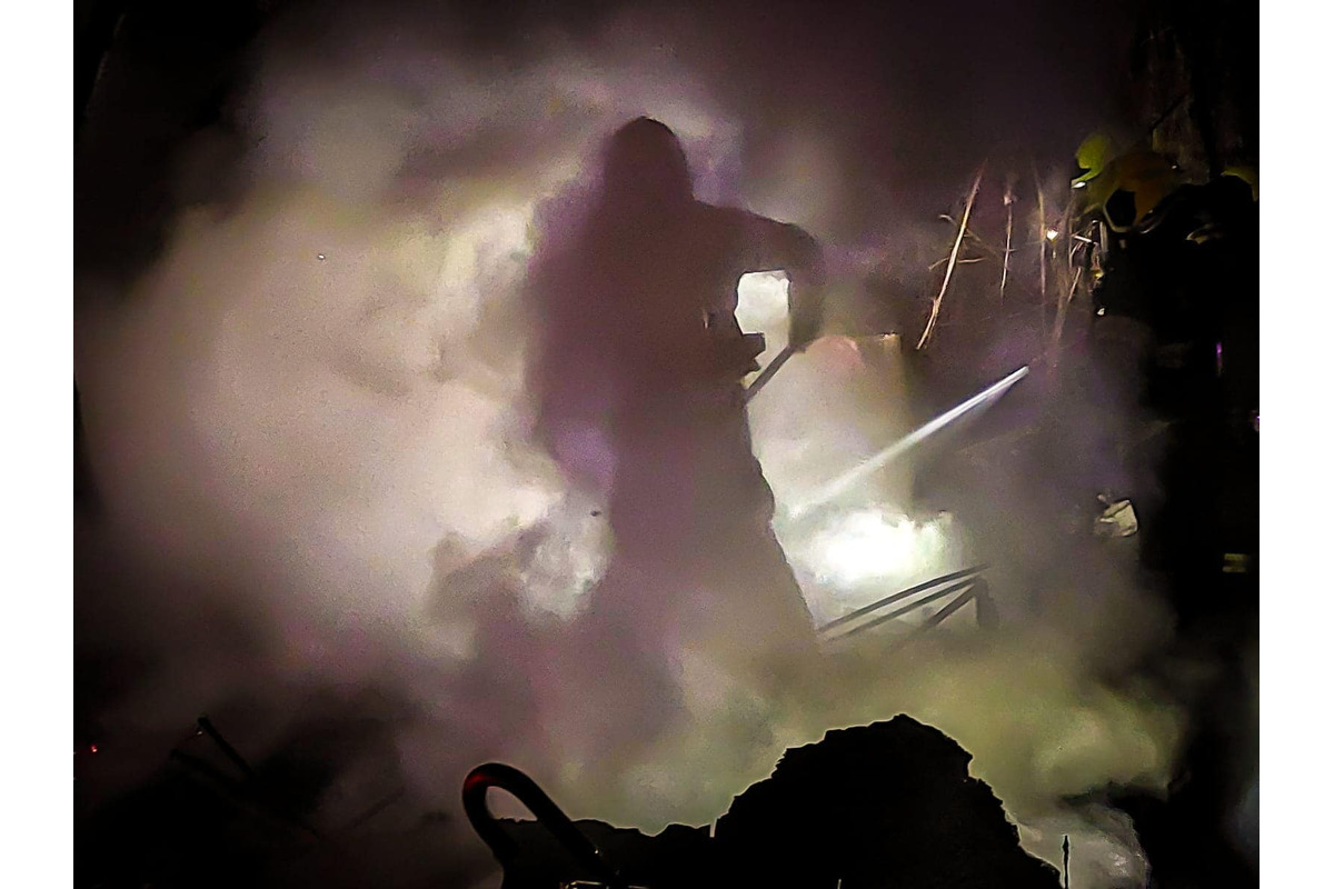 FOTO: Hasiči počas noci bojovali s požiarom pod Prístavným mostom, foto 2