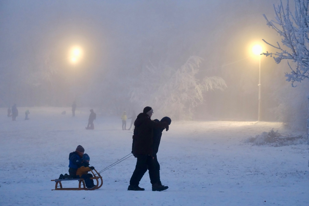 FOTO: Hmla nevadí, boby to istia! Takto vyzerajú večerné sánkovačky na Kamzíku, foto 5