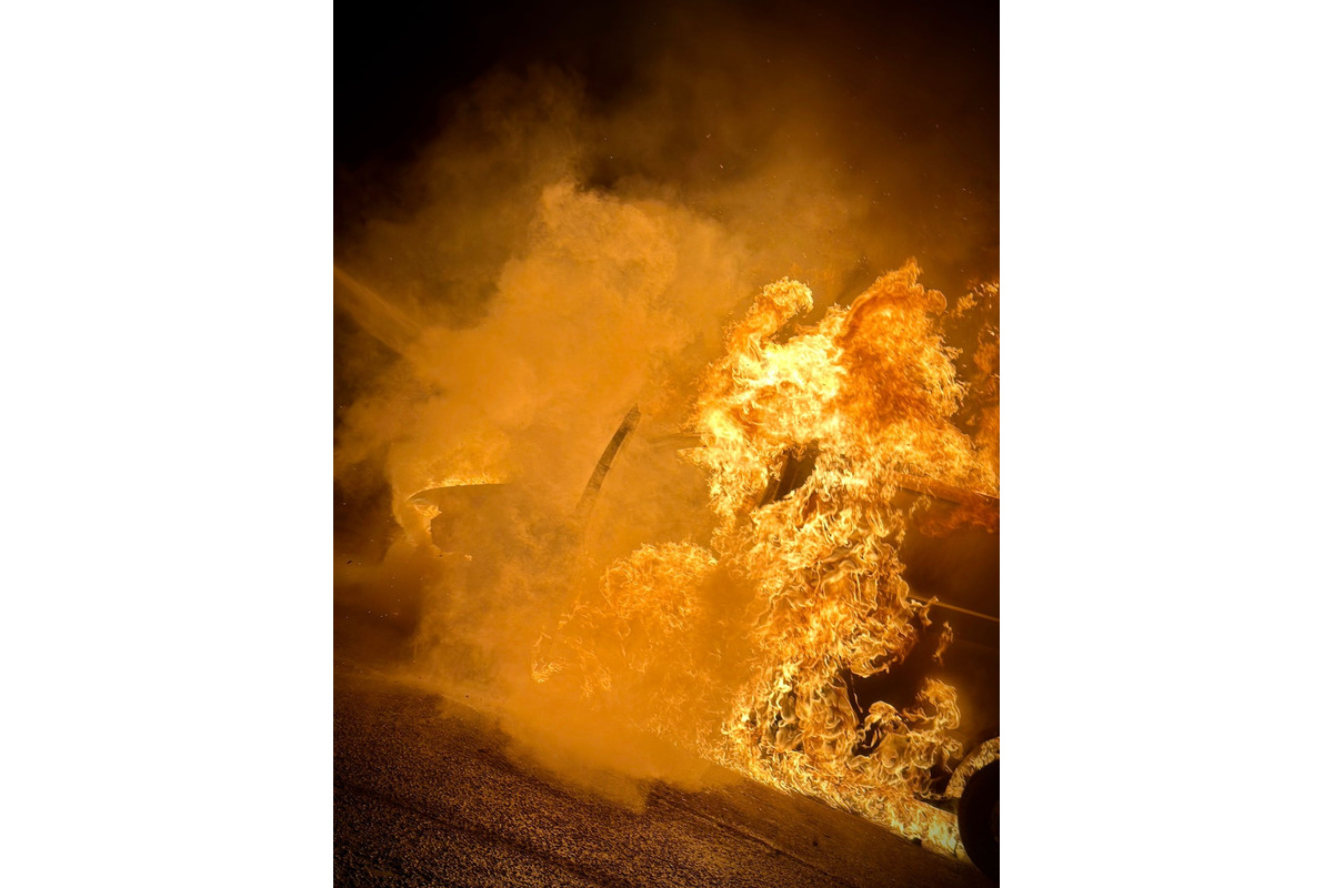 FOTO: Požiar dodávky na Domkárskej ulici, foto 1