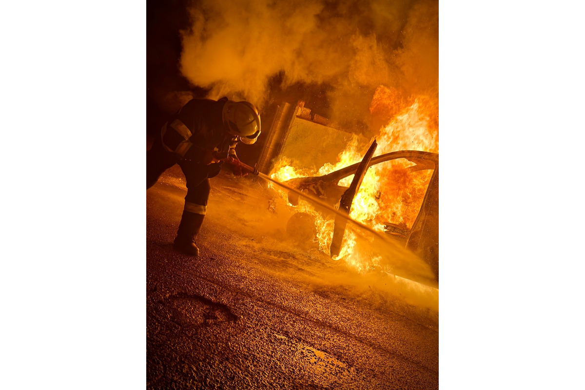 FOTO: Požiar dodávky na Domkárskej ulici, foto 2