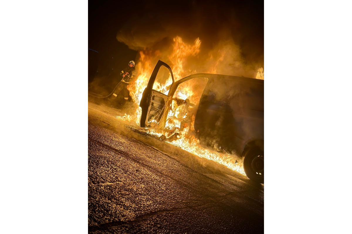 FOTO: Požiar dodávky na Domkárskej ulici, foto 3