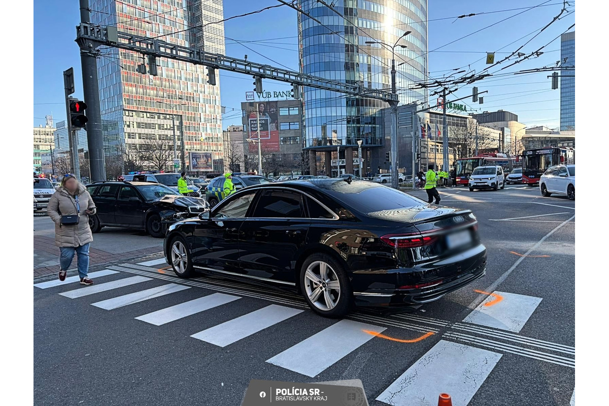 FOTO: Nehoda Ladislava Kamenického na Karadžičovej ulici, foto 2
