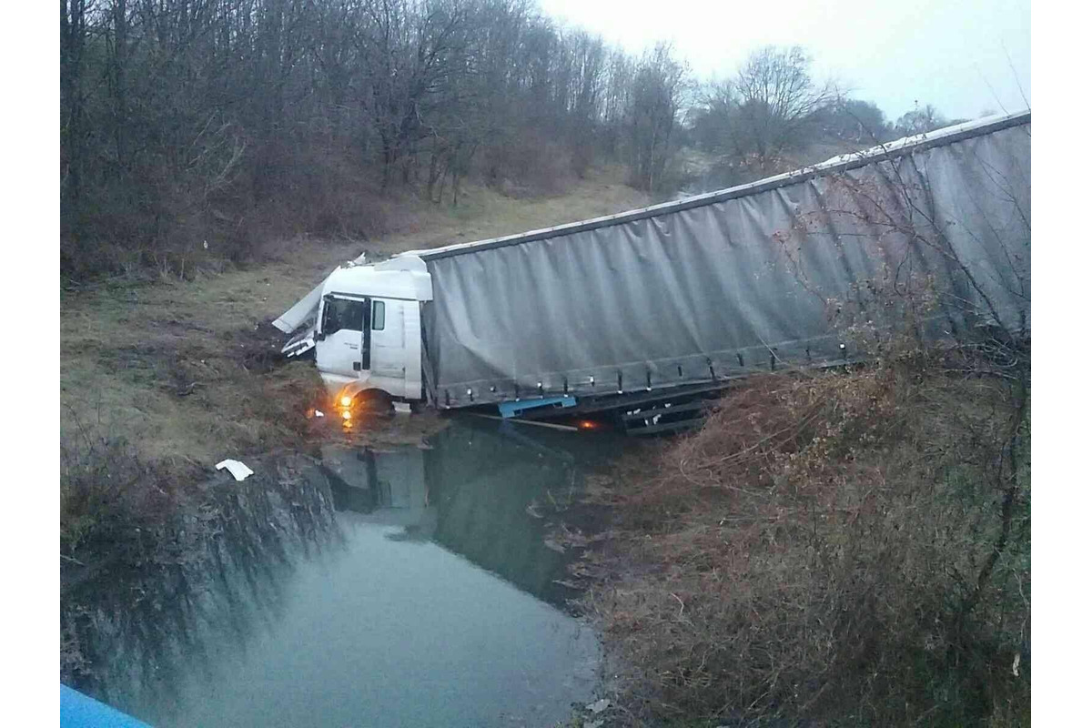 FOTO:  Nehoda kamiónu na D1, foto 4