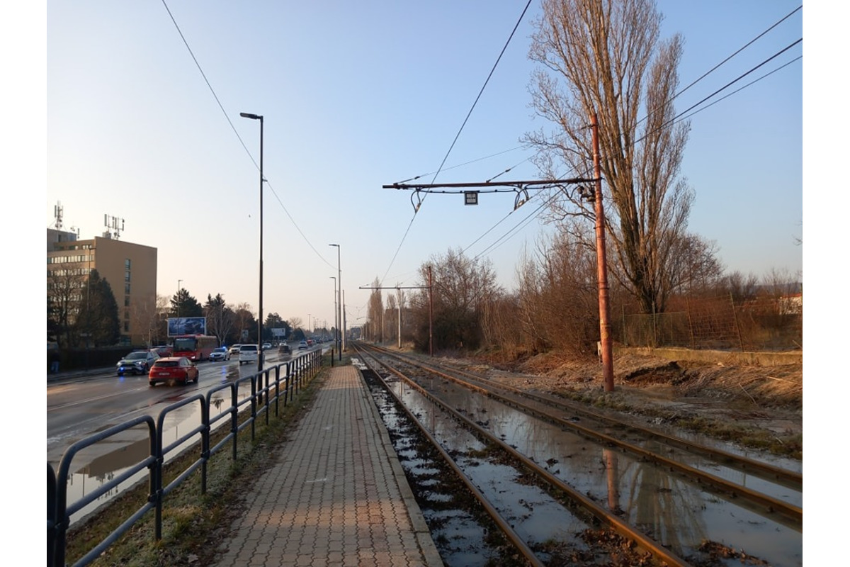 FOTO: Na Kadnárovej ulici v Rači prasklo potrubie, foto 4