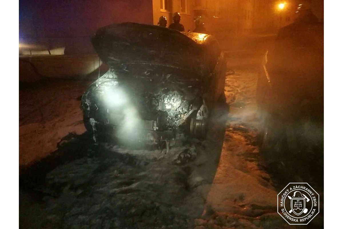 FOTO: Požiar áut na Bieloruskej ulici v Podunajských Biskupiciach, foto 4