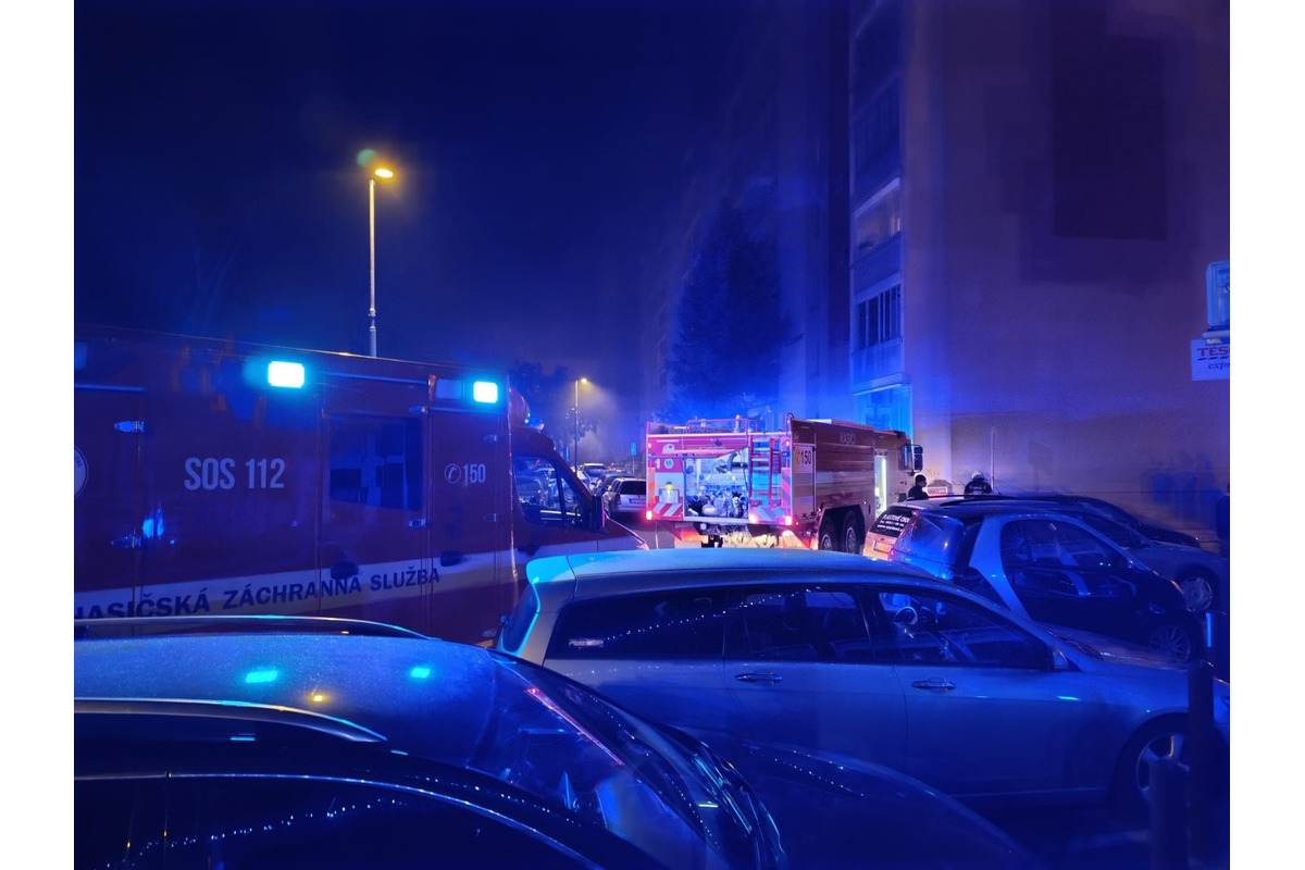 FOTO: Požiar áut na Bieloruskej ulici v Podunajských Biskupiciach, foto 9