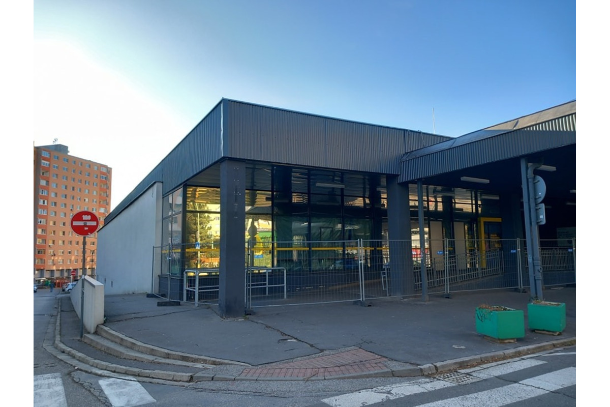 FOTO: Račanov prekvapili zábrany pred Billou na Rustaveliho ulici, foto 1