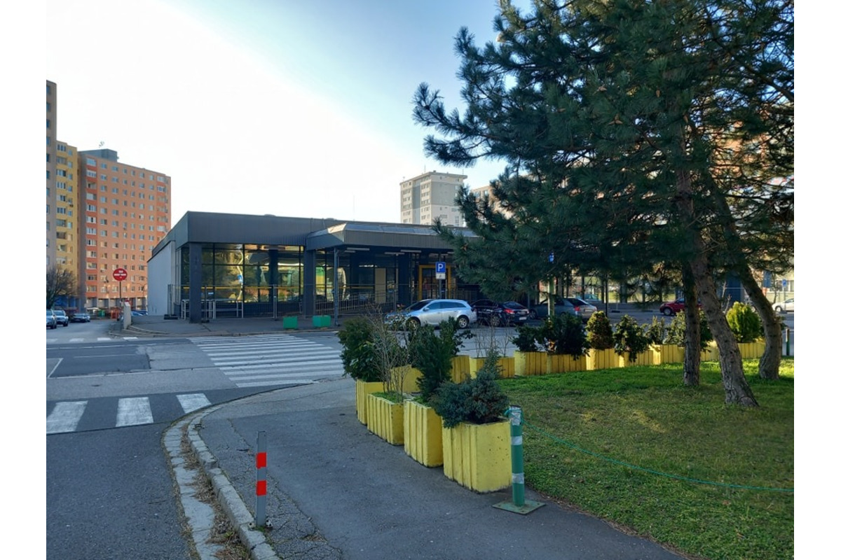 FOTO: Račanov prekvapili zábrany pred Billou na Rustaveliho ulici, foto 2