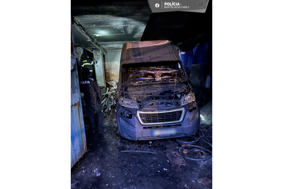 FOTO: Požiar garáže v Petržalke, foto 3