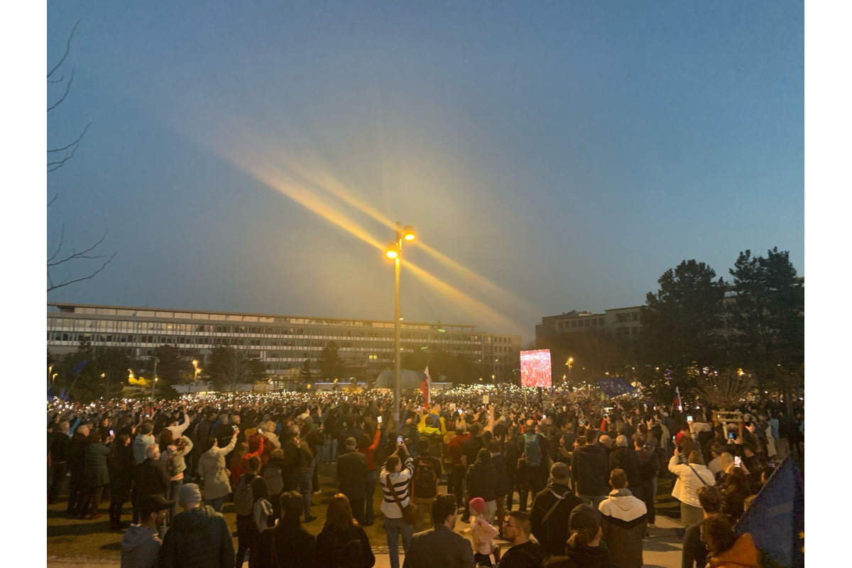 FOTO: Na Námestí slobody sa zhromaždilo 9 až 12-tisíc ľudí, foto 1