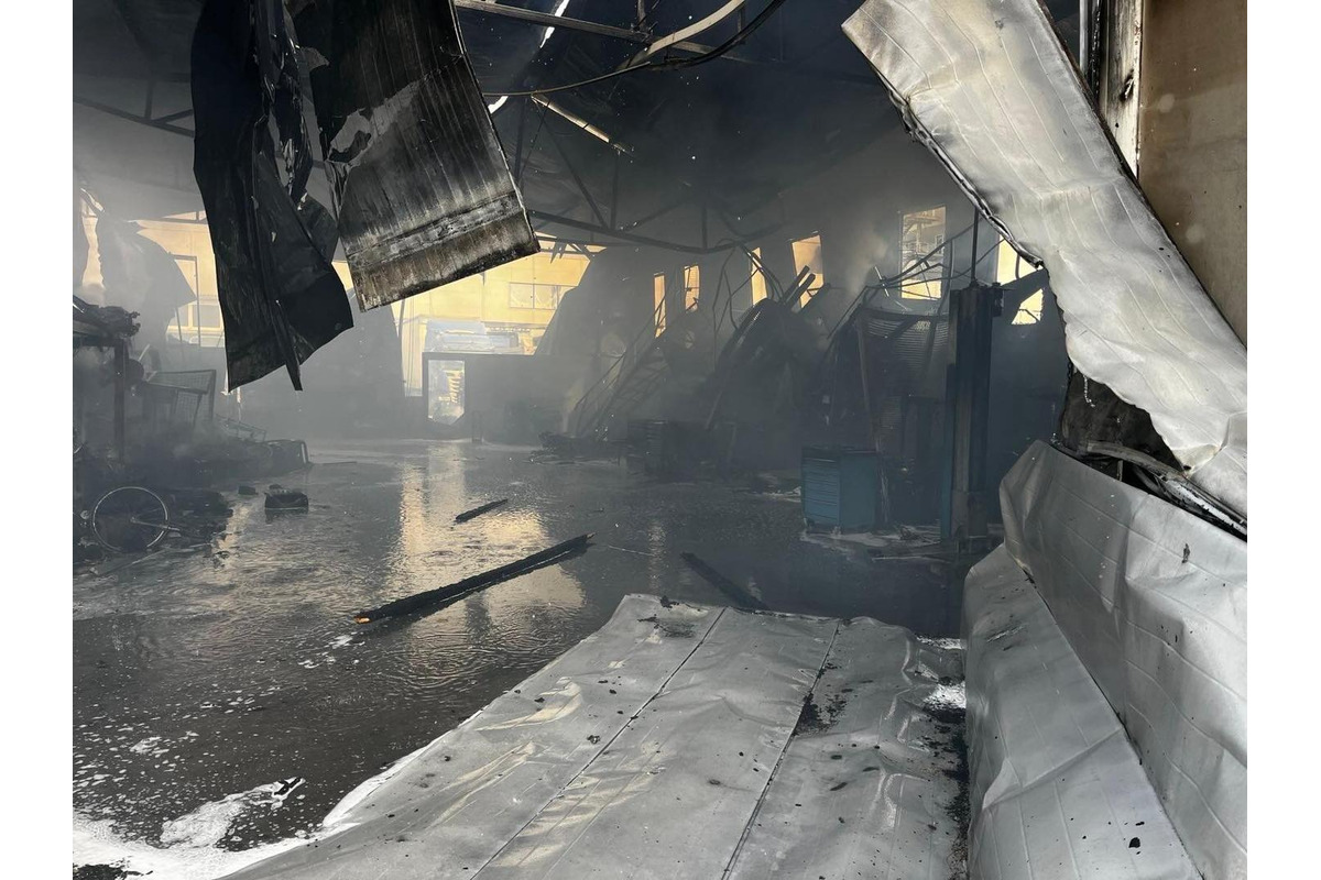 FOTO: Neďaleko areálu automobilky Volkswagen vypukol rozsiahly požiar, škody sa pohybujú v státisícoch, foto 3