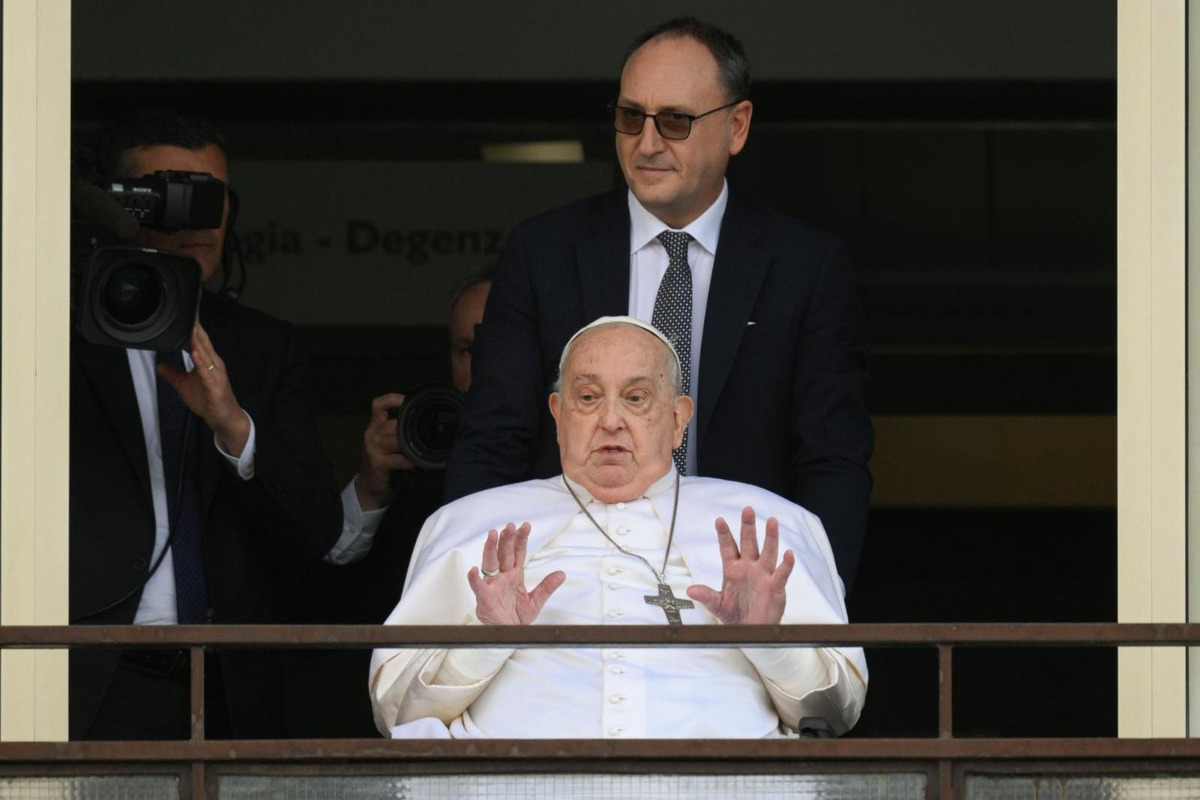 FOTO: Pápež František prvýkrát na verejnosti od svojej hospitalizácie, foto 1