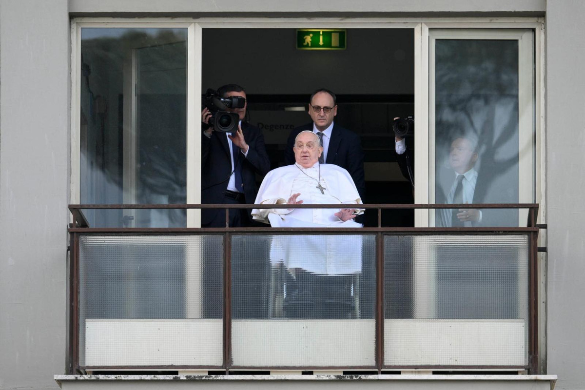 FOTO: Pápež František prvýkrát na verejnosti od svojej hospitalizácie, foto 2