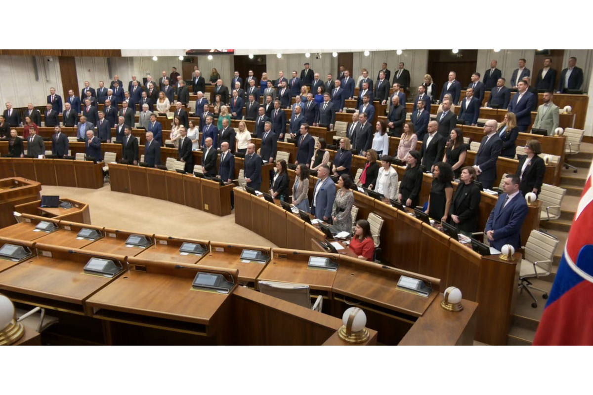 FOTO: Raši zvolený za predsedu parlamentu, hádky s opozíciou neutíchli, foto 7