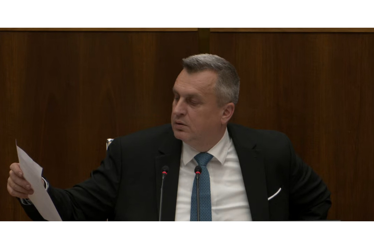 FOTO: Raši zvolený za predsedu parlamentu, hádky s opozíciou neutíchli, foto 9