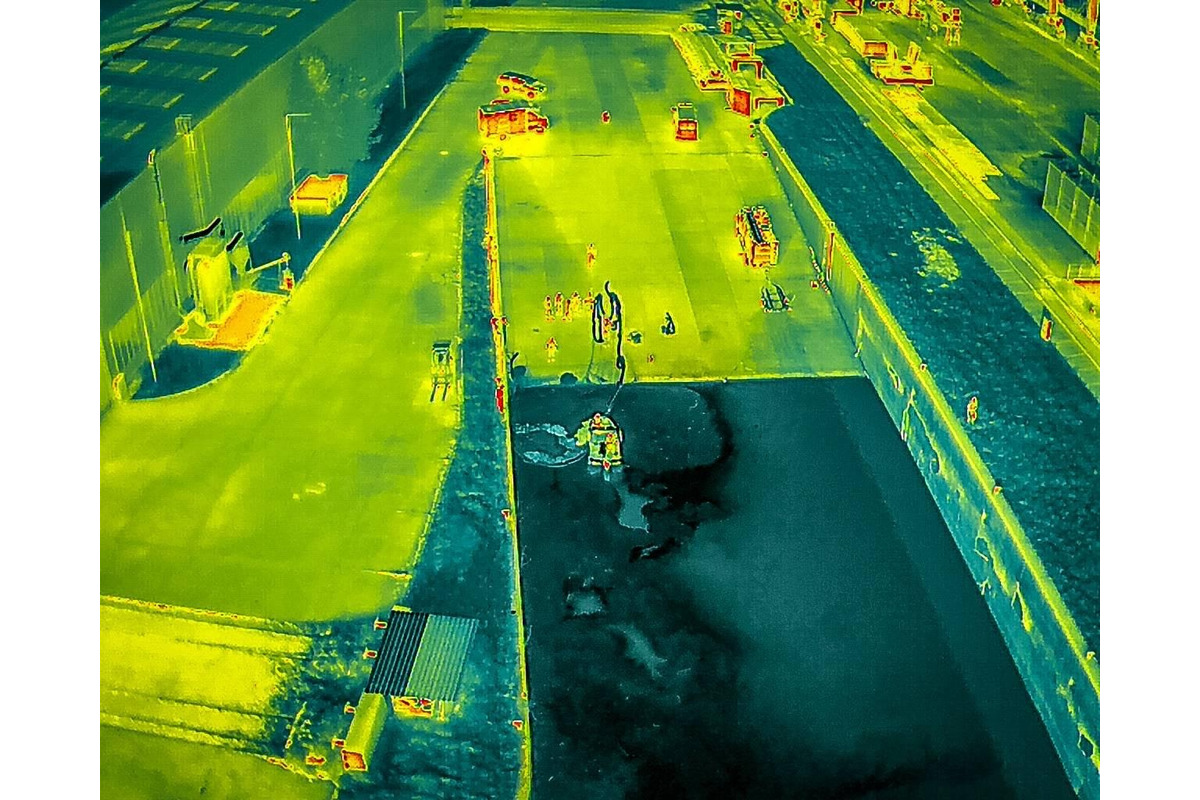 FOTO: Ružinovský prístav potrápila ropná škvrna, museli zasiahnuť hasiči, foto 1