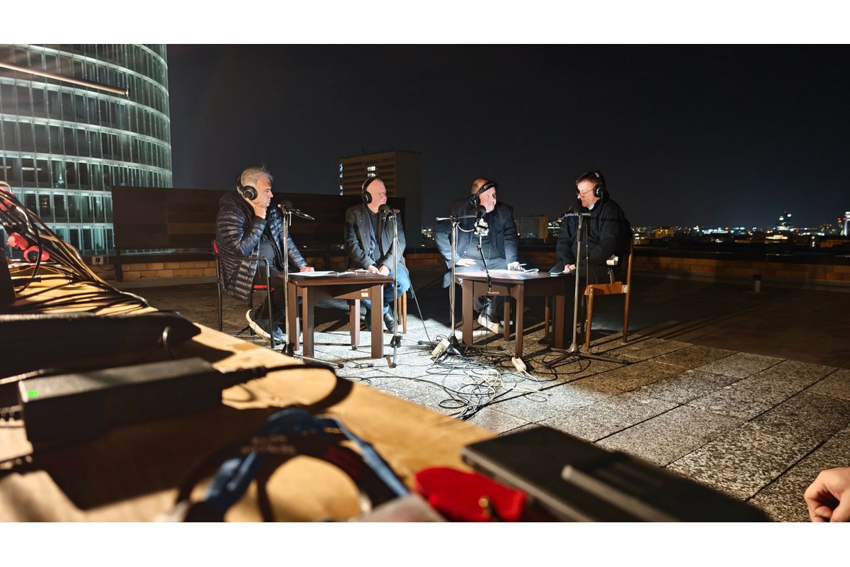 FOTO: Nápis na Slovenskom rozhlase na Mýtnej ulici opäť svieti, foto 2