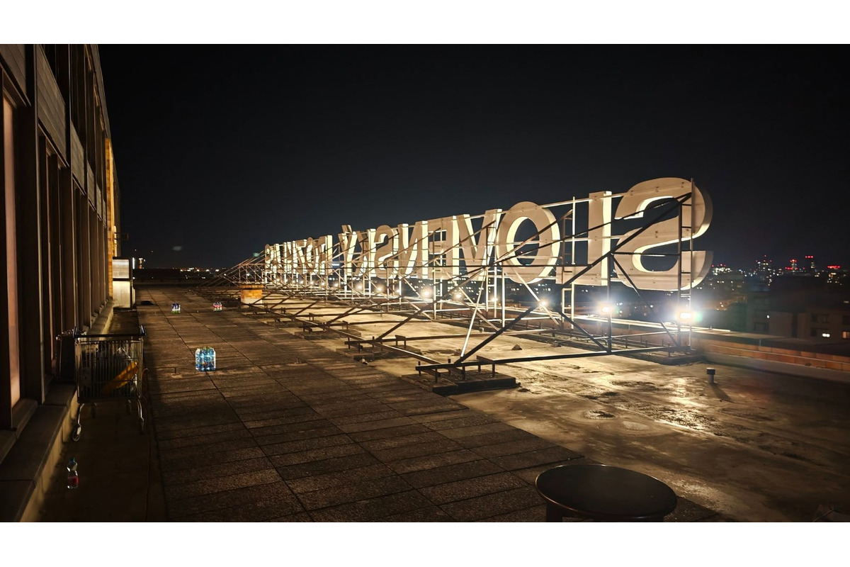 FOTO: Nápis na Slovenskom rozhlase na Mýtnej ulici opäť svieti, foto 3