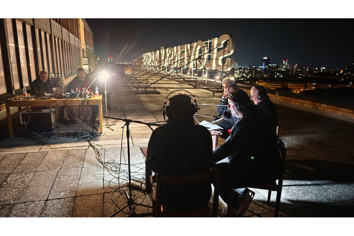 FOTO: Nápis na Slovenskom rozhlase na Mýtnej ulici opäť svieti, foto 4