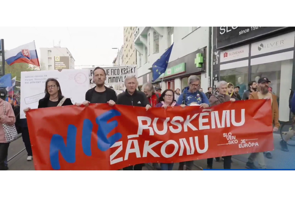 FOTO: Pochod pred Prezidentský palác v rámci protestu Slovensko je Európa, foto 2