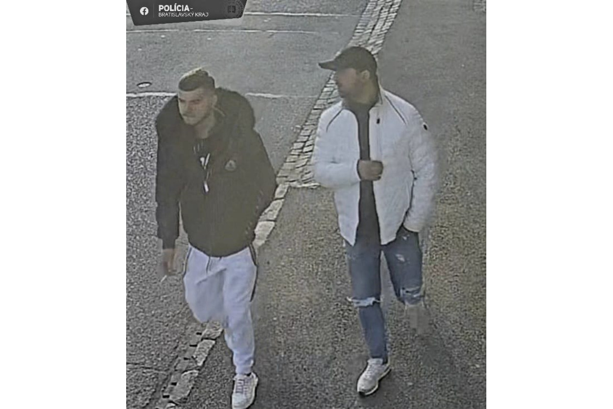 FOTO: Spoznávate mužov na fotke? Policajtom z Bratislavy by mohli pomôcť objasniť nedávnu krádež, foto 1
