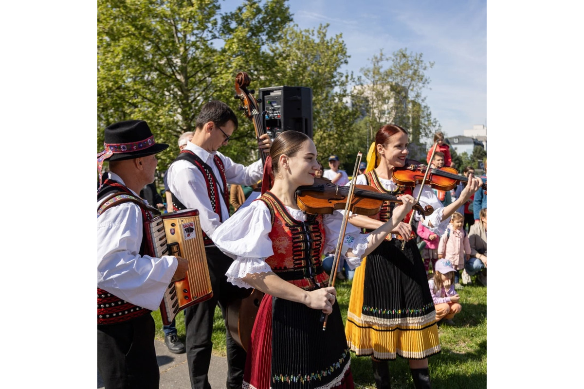 FOTO: Takto prebiehalo stavanie májov v Bratislavskom kraji, foto 3