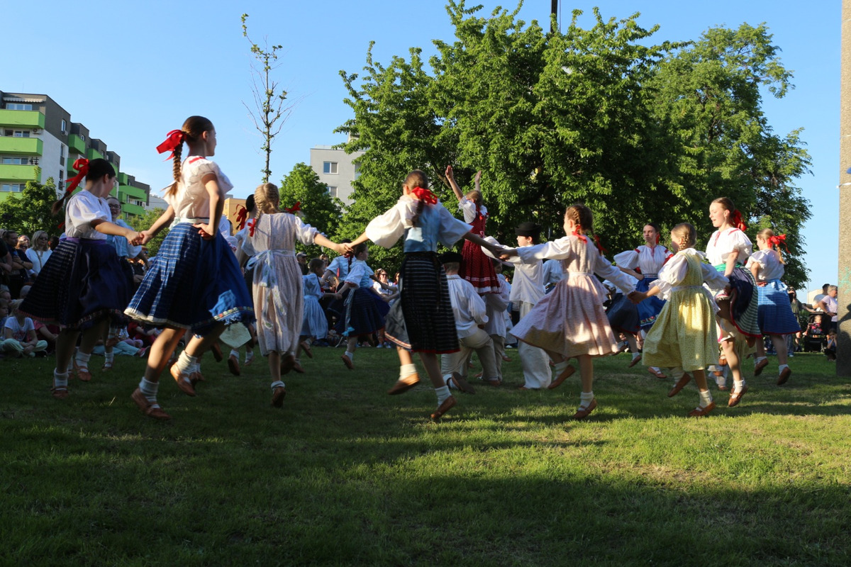 FOTO: Takto prebiehalo stavanie májov v Bratislavskom kraji, foto 10