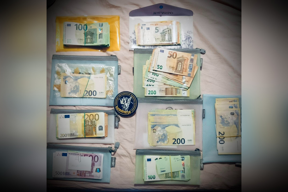 FOTO: Polícia zadržala muža, ktorý pašoval 9 kíl kokaínu, foto 3