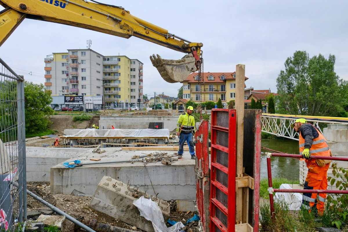 FOTO: Most vo Vrakuni už viditeľne rastie, foto 6