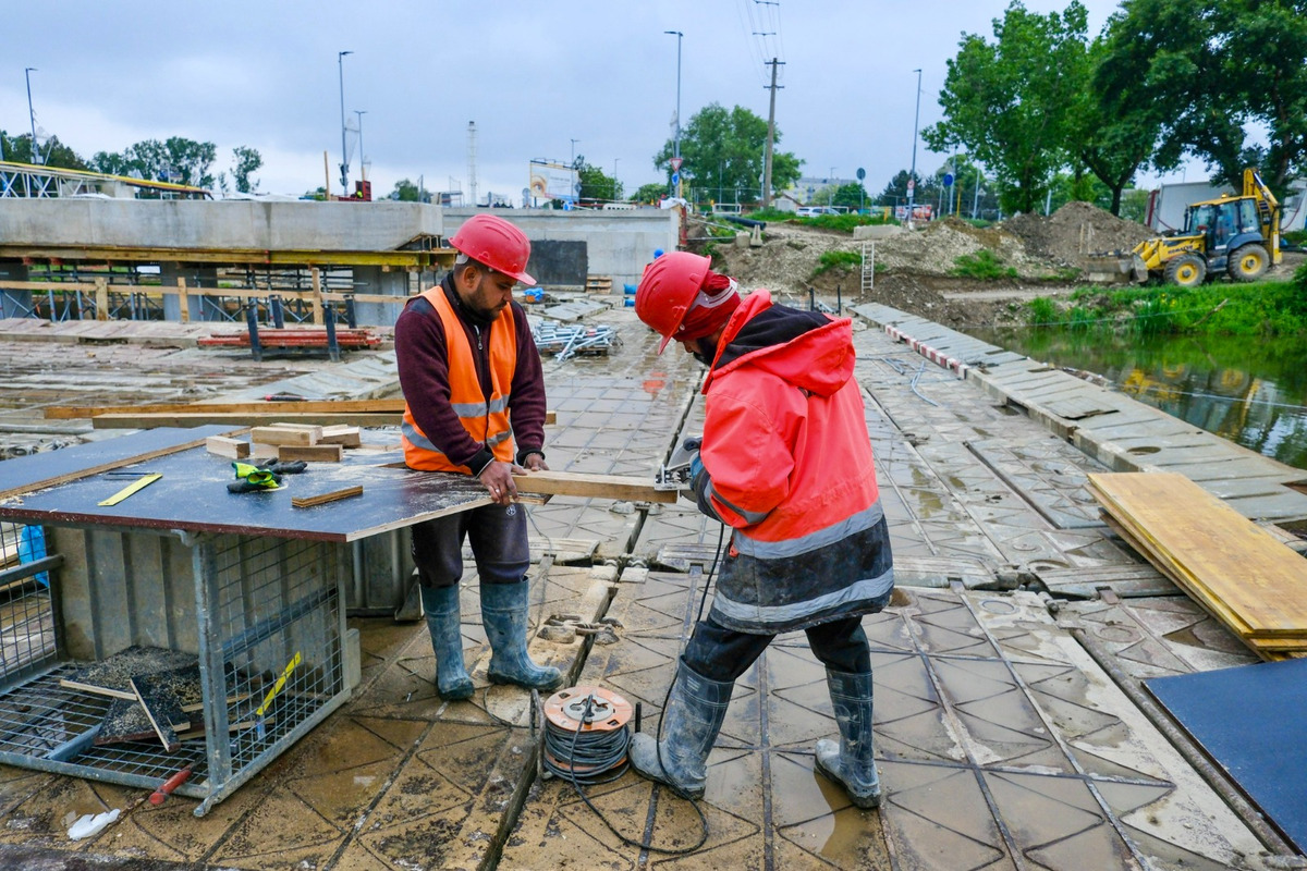 FOTO: Most vo Vrakuni už viditeľne rastie, foto 9