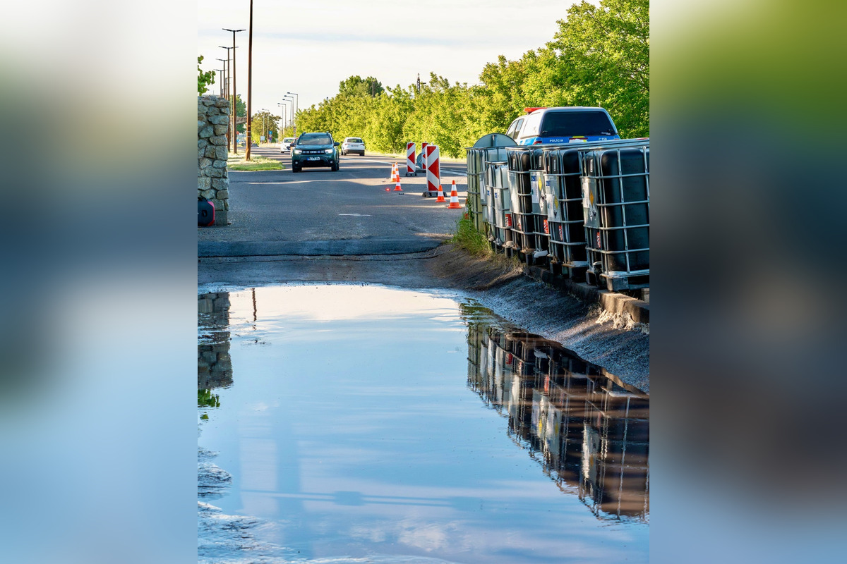 FOTO:  Dezinfekčný brod v Rajke ničil autá, foto 3
