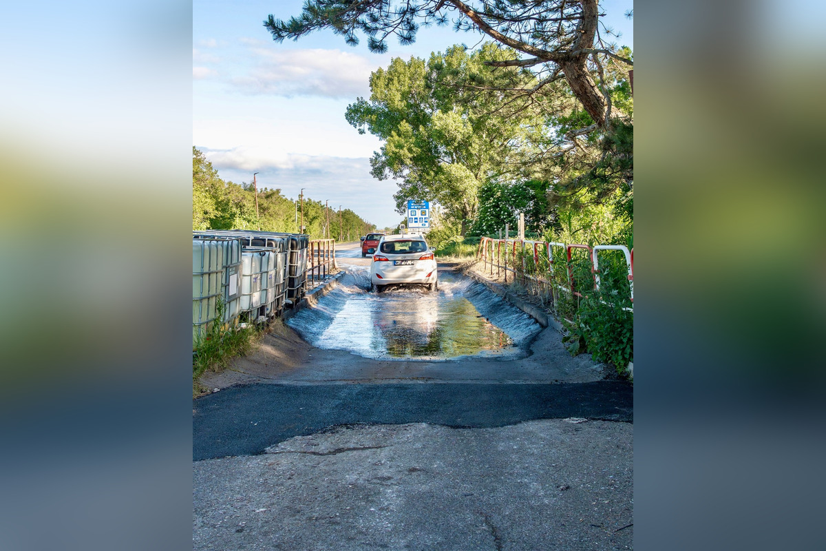 FOTO:  Dezinfekčný brod v Rajke ničil autá, foto 5