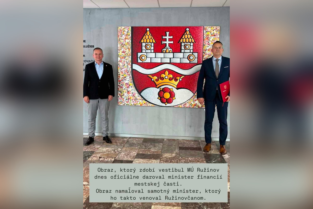 FOTO: Kamenický daroval Ružinovu obraz, ktorý aj sám namaľoval, foto 2